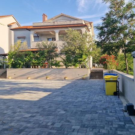 Apartments In Rijeka, Free Parking And Large Terrace, 15Min Drive From The Beach מראה חיצוני תמונה
