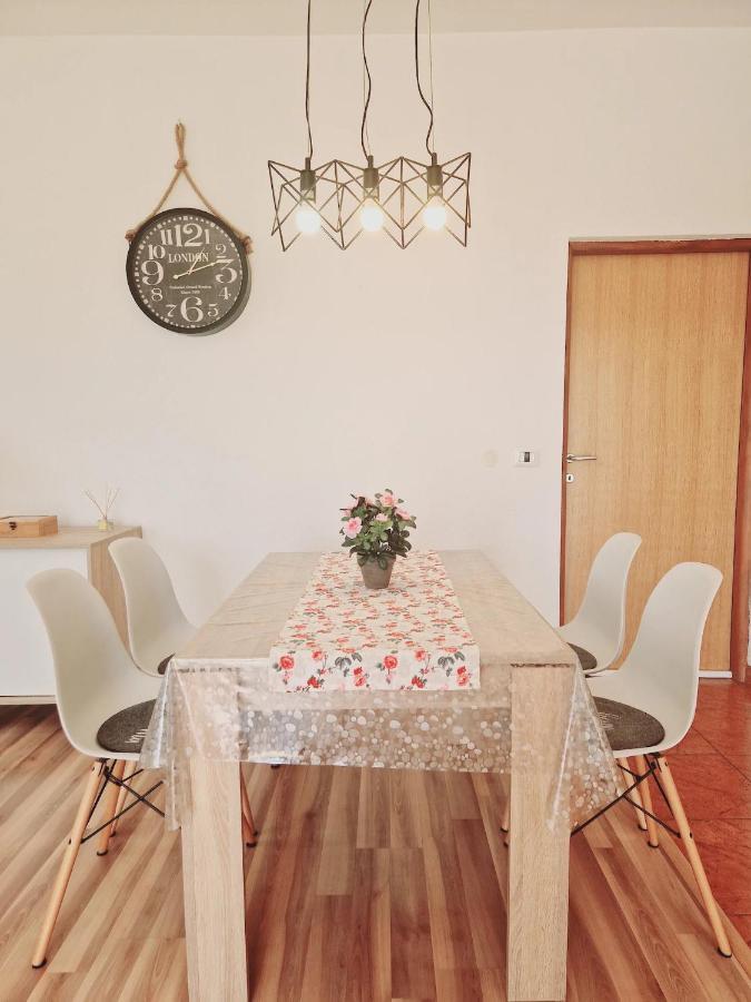 Apartments In Rijeka, Free Parking And Large Terrace, 15Min Drive From The Beach מראה חיצוני תמונה